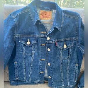 Women’s Levi’s jean jacket